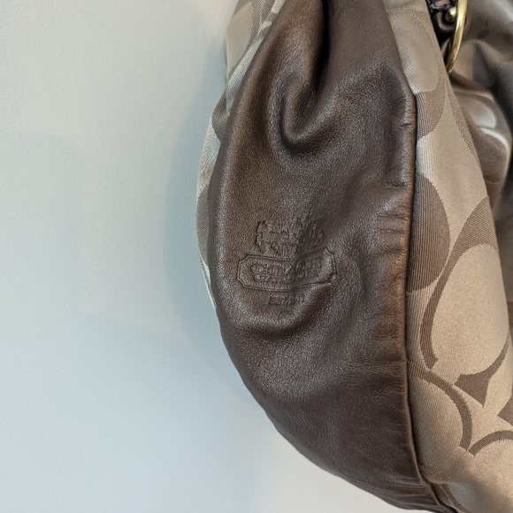 Elegant Brown Hobo Bag - Picture 6 of 11